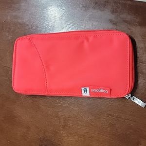 Baggallini travel wallet